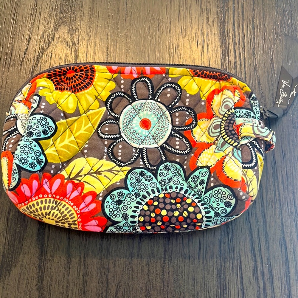 Vera Bradley floral plastic lined quilted makeup bag with zipper